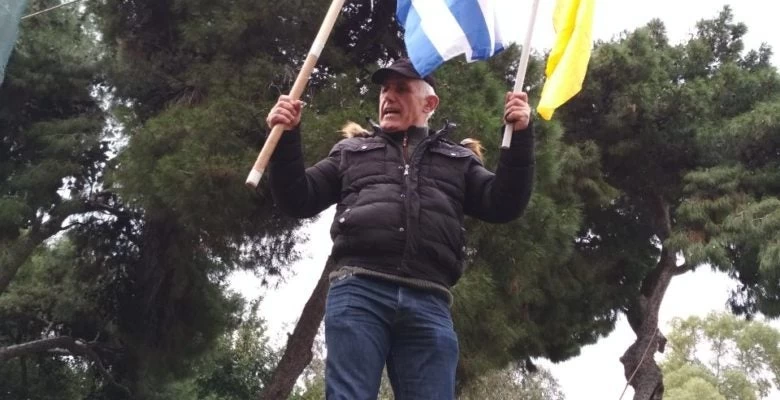 Δεν καταλαβαίνουν από δακρυγόνα οι Καταδρομείς – Ανέβηκαν στα δένδρα (βίντεο)